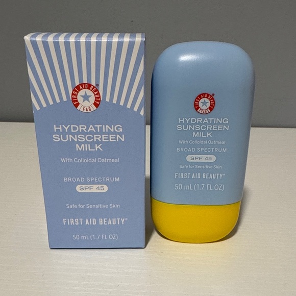 First Aid Beauty Hydrating Sunscreen Milk - Picture 4 of 5